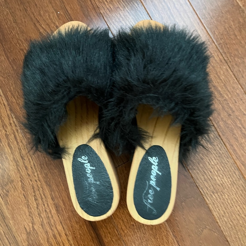 Fur clogs